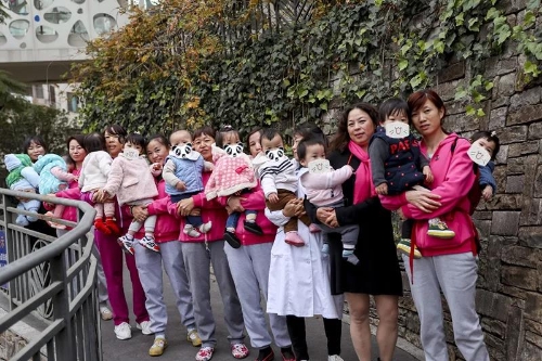 不管你们在哪里，养护中心永远是你们的家，希望你们都能健康快乐地成长